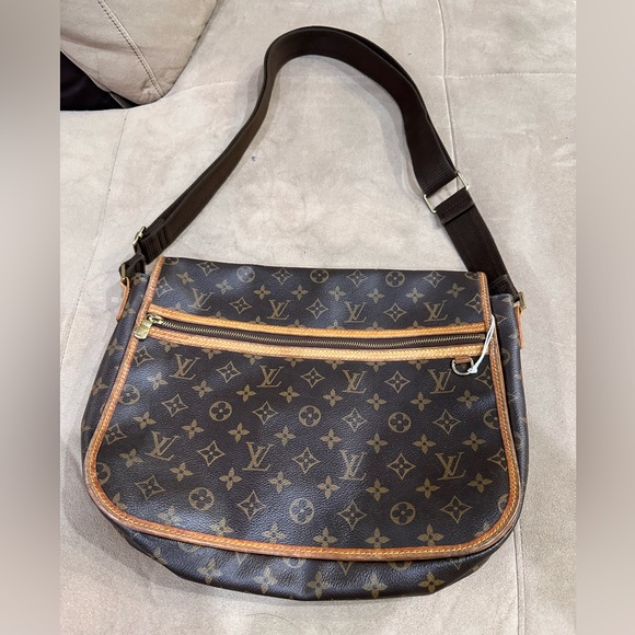 Louis Vuitton Messenger Bag - Picture 1 of 9